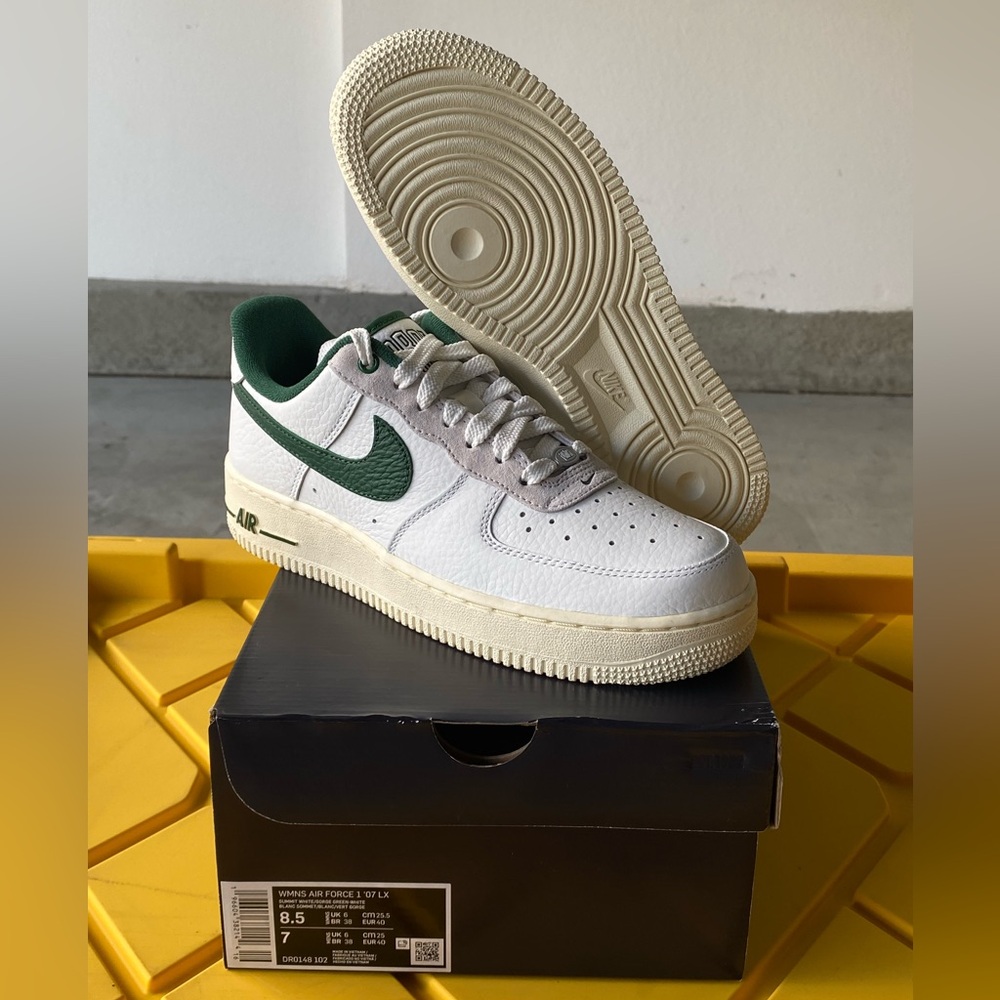WMNS Air Force 1 ‘07 LX - Summit White/Gorge Green-White - Size 8.5 women/7y men
